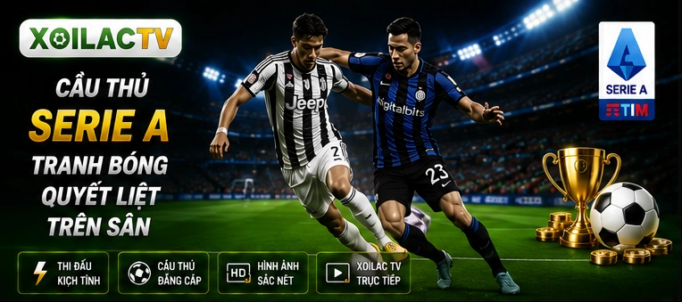 Cầu thủ Serie A tranh bóng quyết liệt trên sân